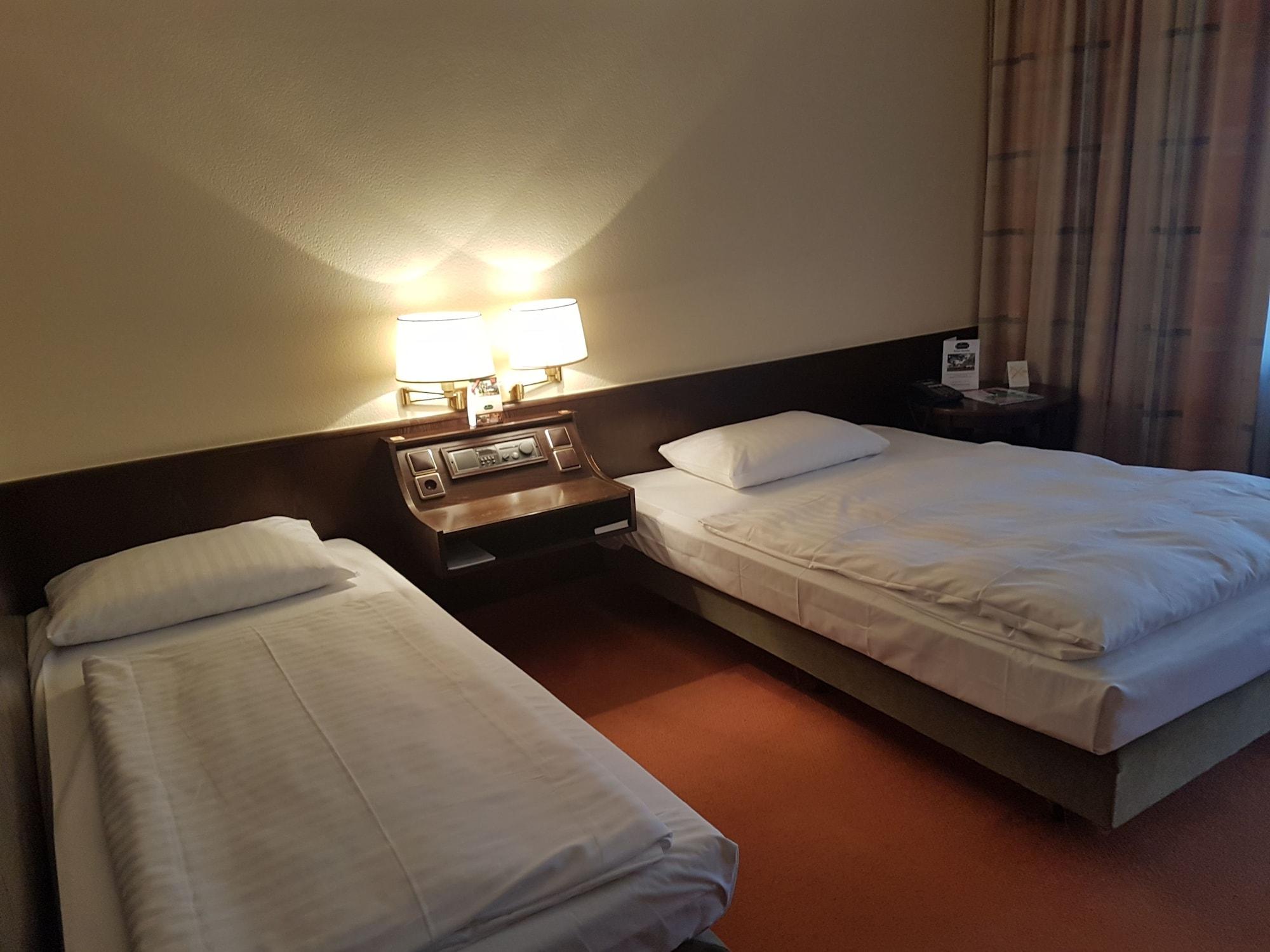 Parkhotel Frankfurt-Roedermark Rodgau Bagian luar foto